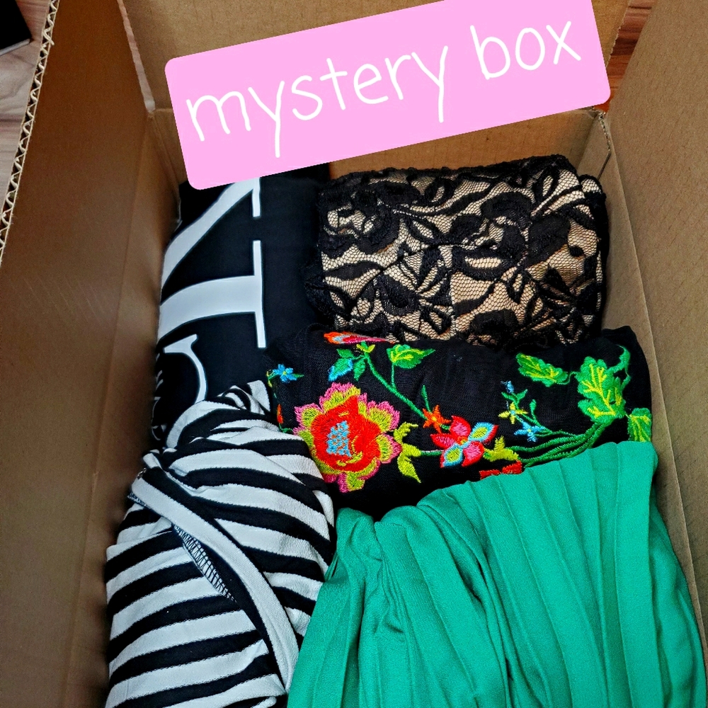 Mystery box - 4 dress & 1 onepiece / jumpsuit - M